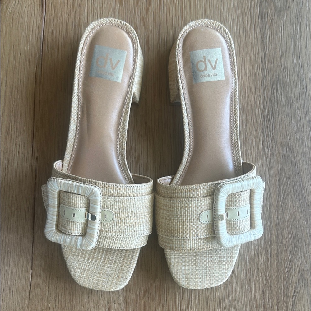 Dolce Vita Women's Tan Buckle Sandals